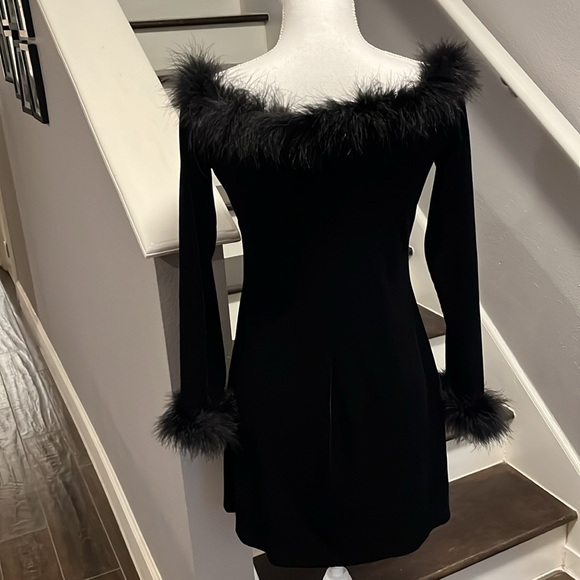 Carabella Black Dress. Scoop neckline trimmed in feathers. Long sleeves feathers - Picture 5 of 12